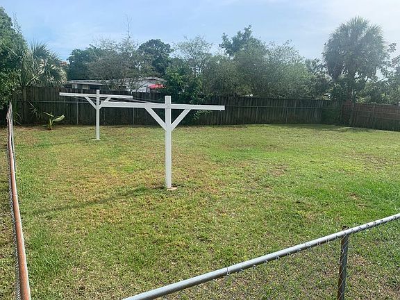 Large back yard...clothes line for fresh air drying...