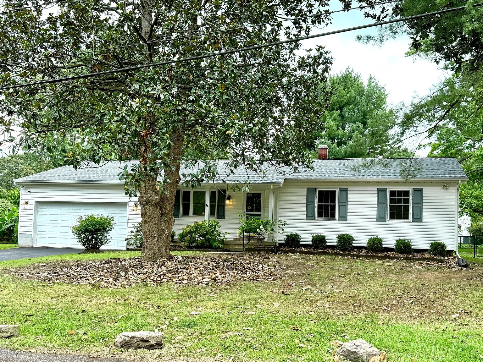 3 bed, 1938 sqft, $3,200 — Photo 2