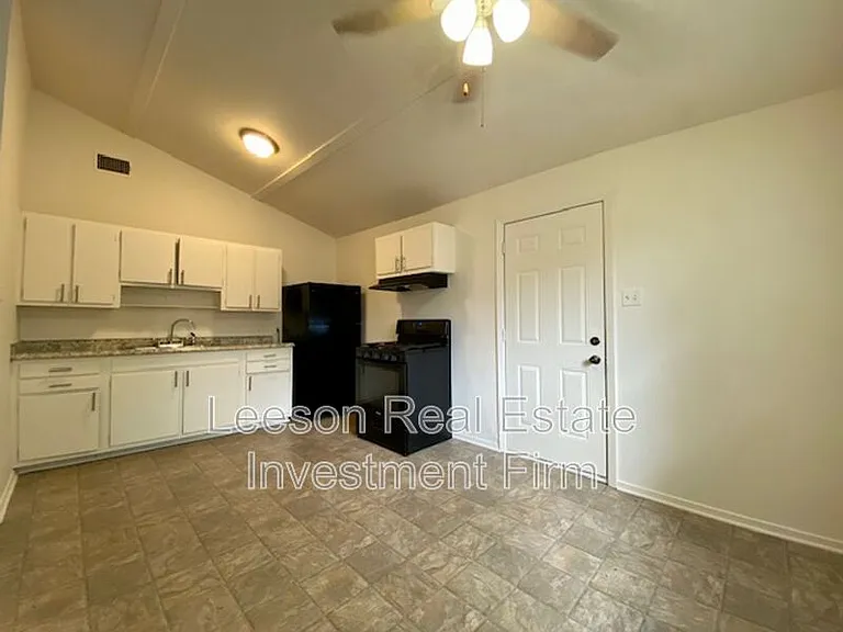 1311 Elsa Jane St — Photo 4