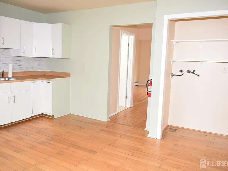 31 Larch St — Photo 14