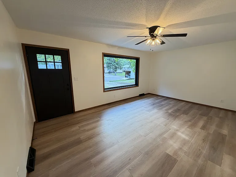 3804 S Holbrook Ave — Photo 4