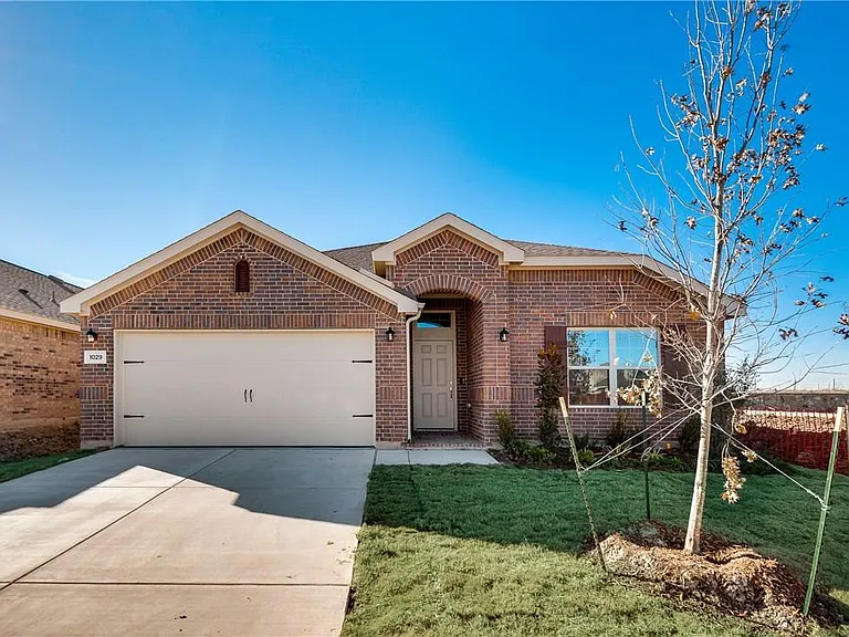 1029 N Churchill Dr — Photo 3