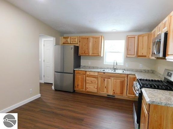 2nd image of 3939 N Shore Dr NE