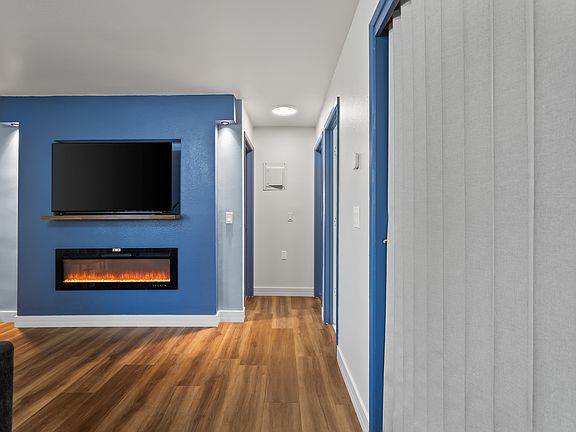 5th image of 300 E 45th Ave APT 3