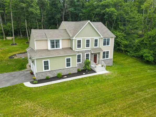 1686 Edward Dr, Hellertown, PA 18055