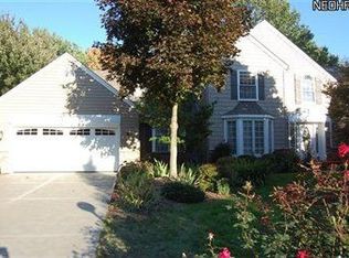 325 Long Pointe Dr, Avon Lake, OH 44012