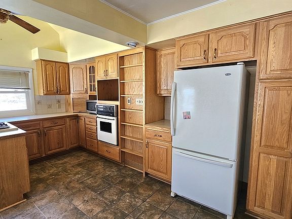 2nd image of 59 N Hatfield Rd