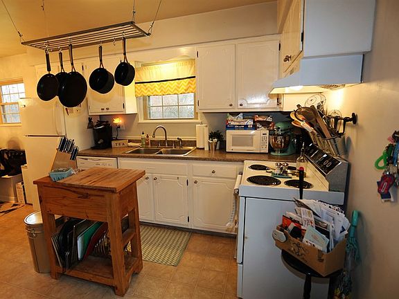 3rd image of 3764 Red River Dr