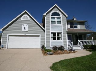 543 Shaw Estates Dr NE, Rockford, MI 49341