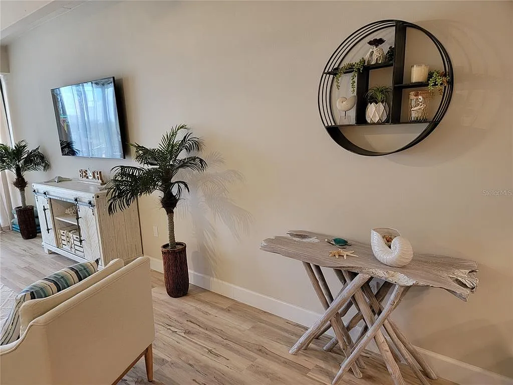 1 bed, 1.5 bath, 1015 sqft, $7,000 — Photo 3