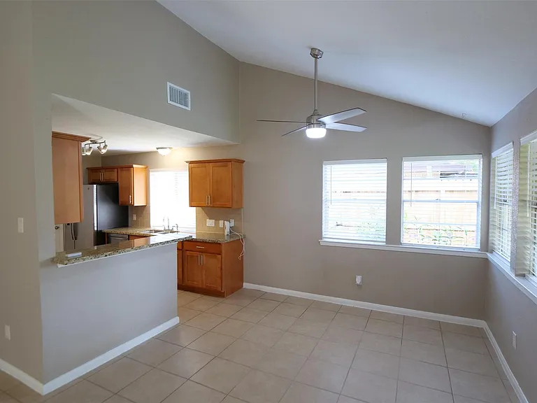 915 Comstock Springs Dr — Photo 6
