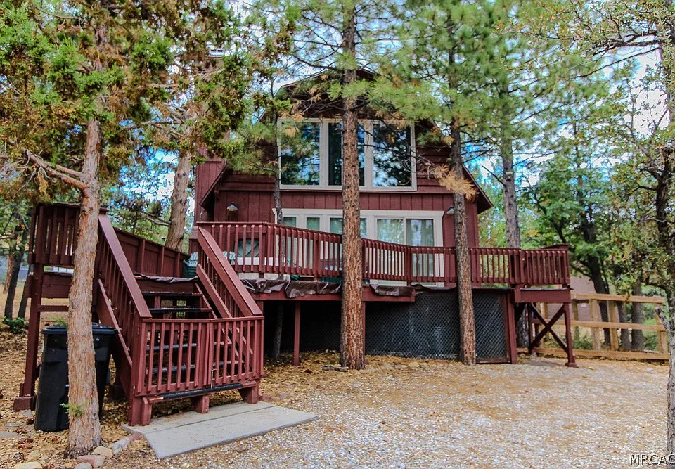 714 Holmes Ln