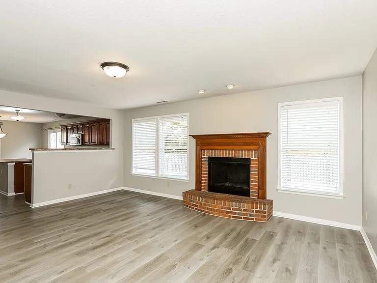10718 Pavilion Dr — Photo 8