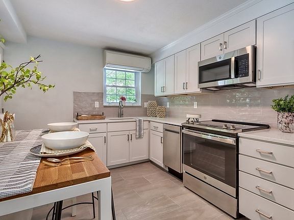4th image of 409 Washington St Unit 1