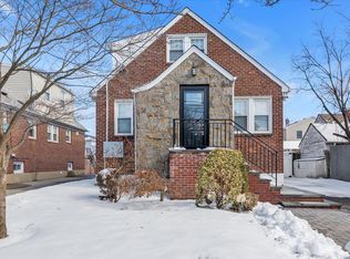 1 Crab Ave, Lynbrook, NY 11563