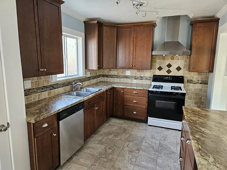 4359 Elmwood Ct — Photo 9