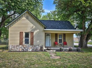 206 SE 14th St, Oak Grove, MO 64075