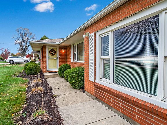 4th image of 291 Roberts Dr SE