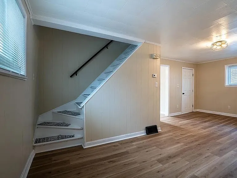 327 William St — Photo 10
