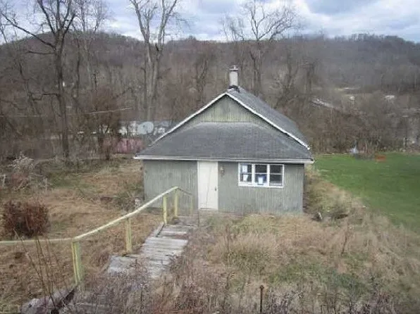 267 2nd St, Clarksville, PA 15322