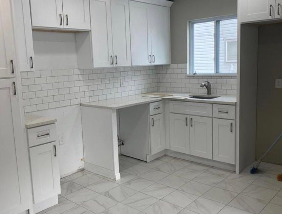 1st image of 152 Holly Ave #1