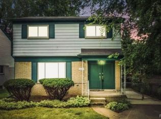 17285 Stratford Dr, Southfield, MI 48075
