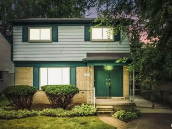17285 Stratford Dr, Southfield, MI 48075