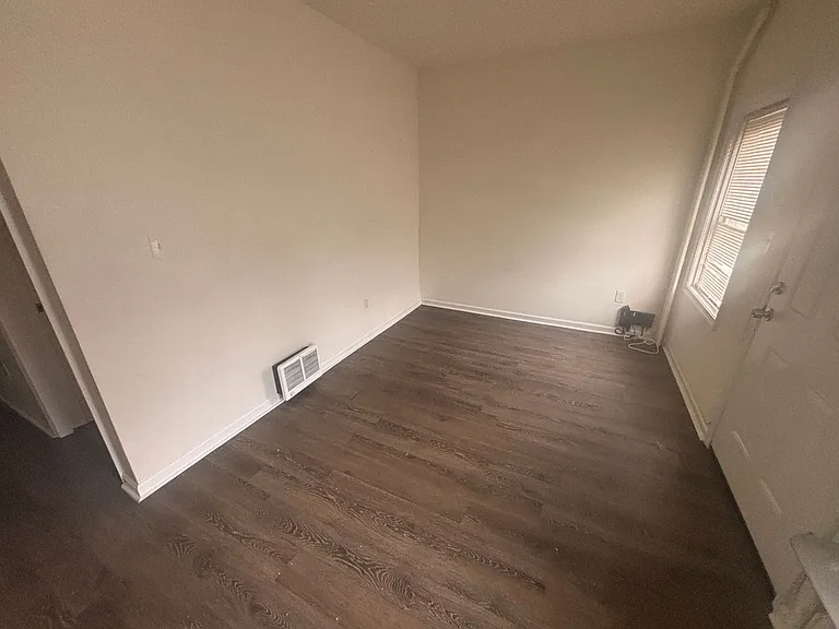 213-215 W 6th Ave — Photo 5