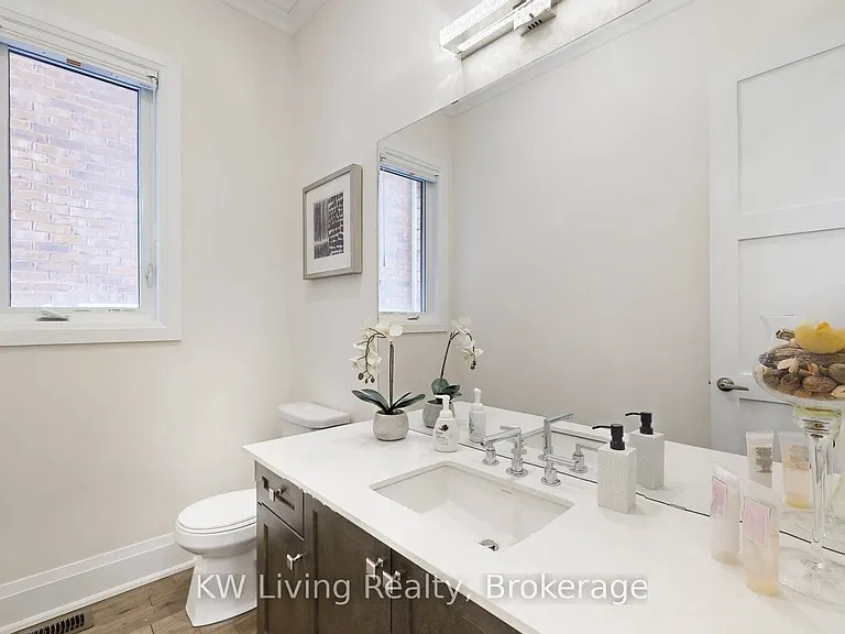 92 Giardina Cres — Photo 17