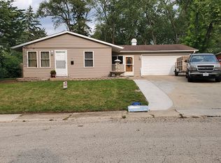 16 Austin Ave, Carpentersville, IL 60110