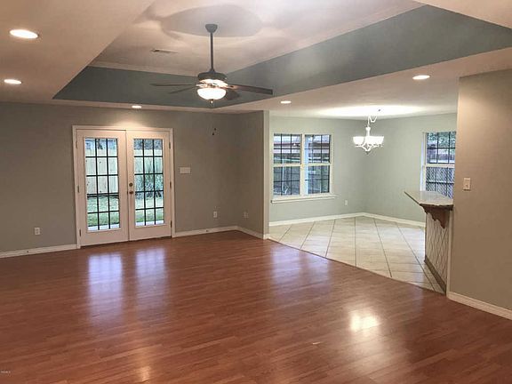 2nd image of 1801 Piney Ln