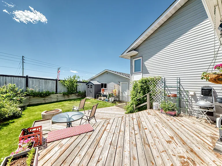 80 McKerrell Close SE — Photo 36