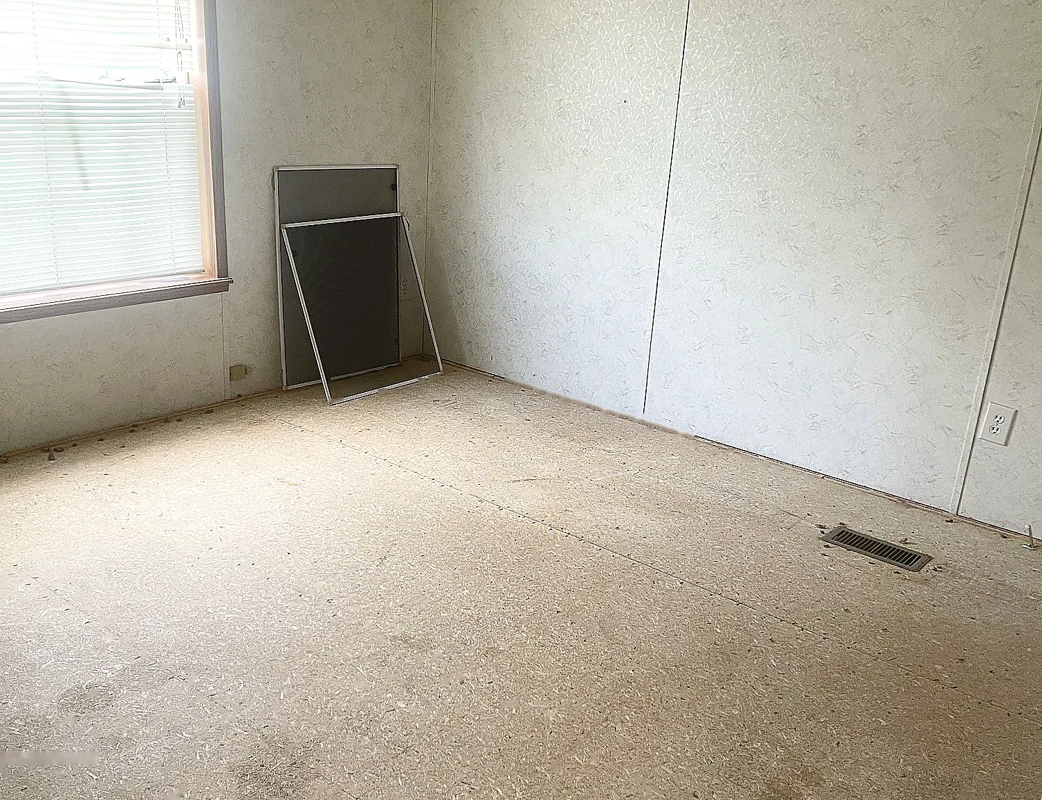 2 bed, 980 sqft, $900 — Photo 2