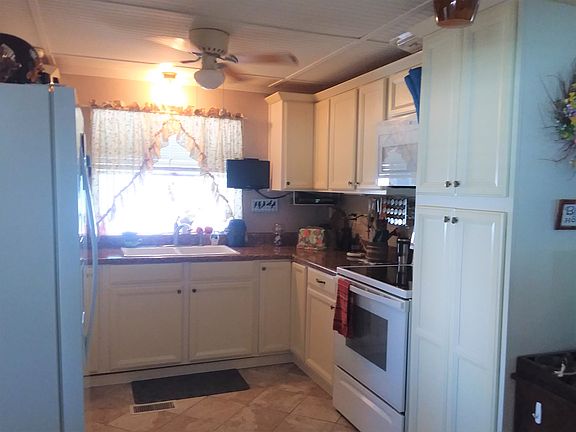 4th image of 35 Nautilus Dr