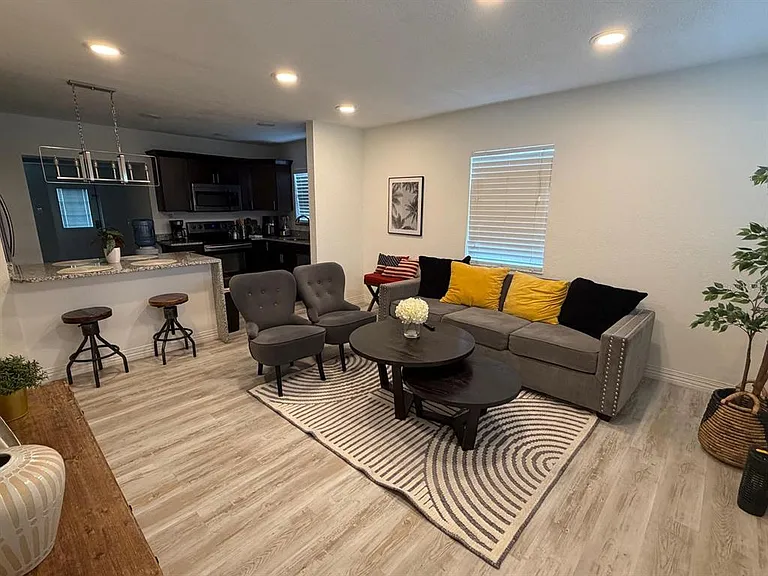 4714 W Lawn Ave — Photo 4