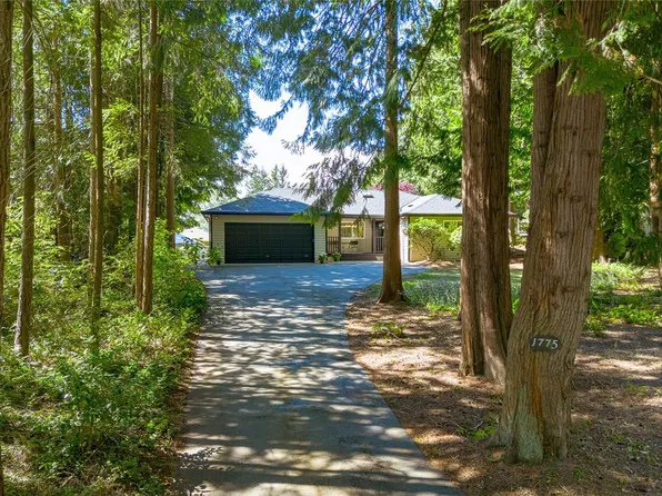 1775 Dean Park Rd, North Saanich, BC V8L 1B9