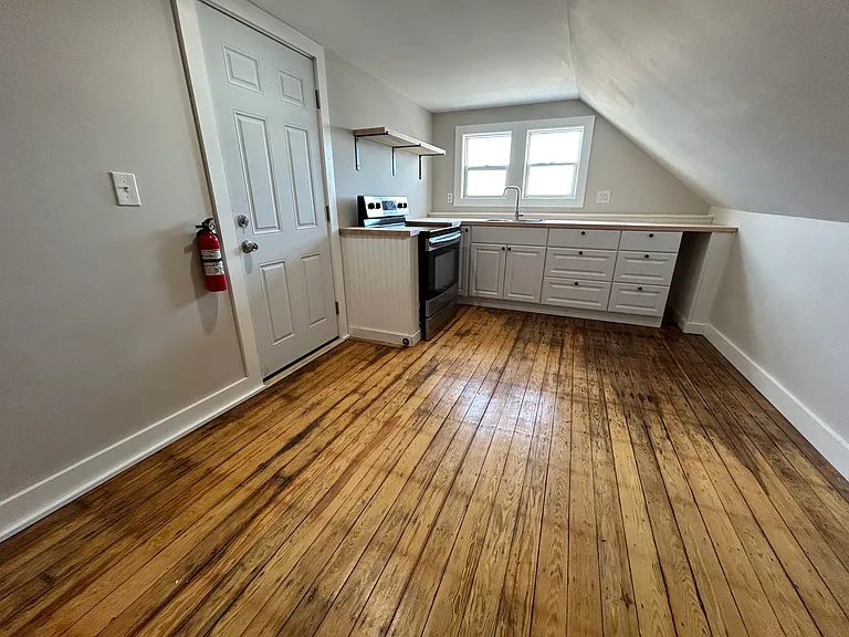 79 Hill St #301 — Photo 10