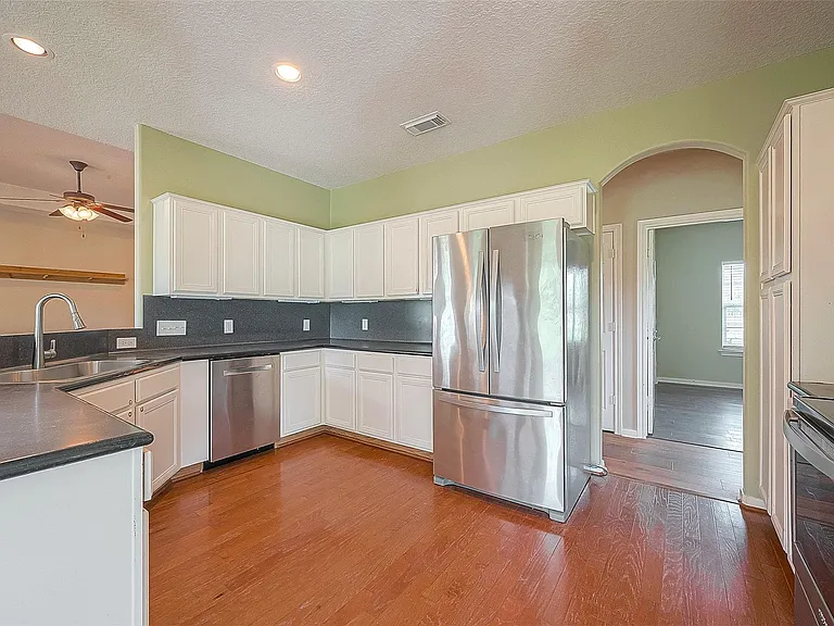 14403 Vlasta St — Photo 19
