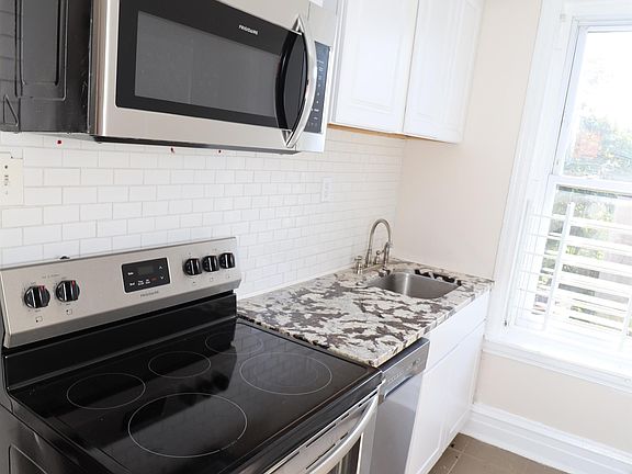 3rd image of 2046 N Gratz St #B