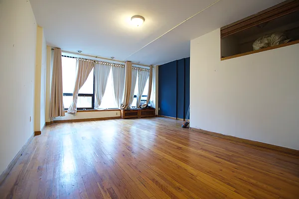 Rented by Street Realty Brokerage LLC | media 3