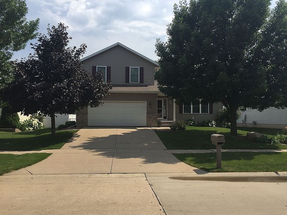1st image of 833 Ashford Dr NE