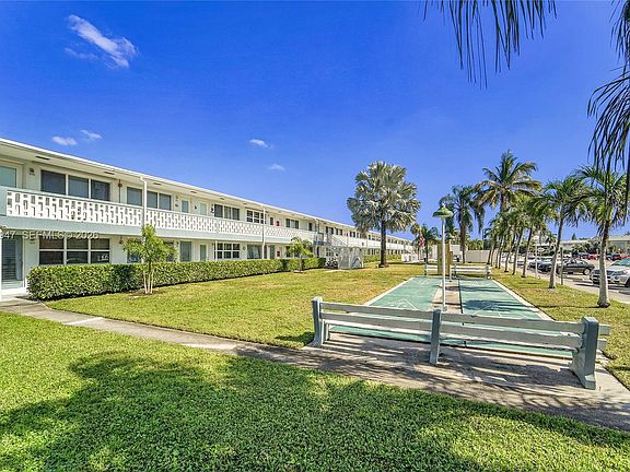 3rd image of 851 Atlantic Shores Blvd APT 121