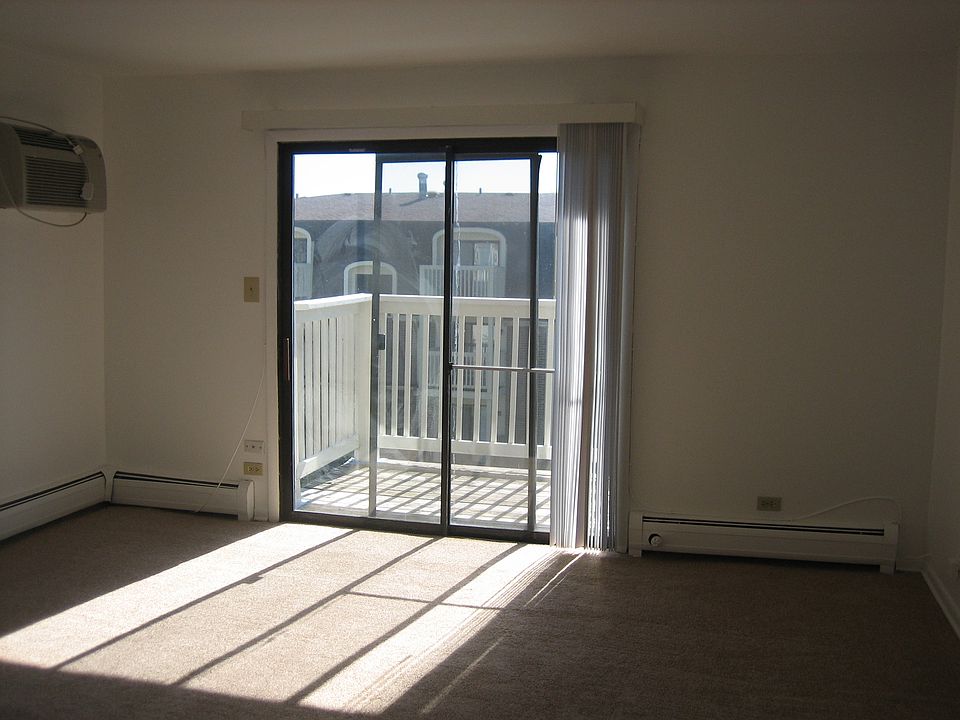 1st image of 1866 Somerset Dr