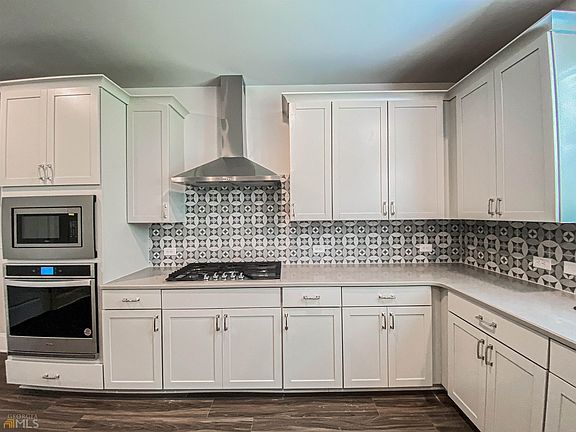 3rd image of 328 Caledonia Ct