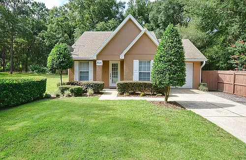25024 Quaker Ridge Ave Photo 1