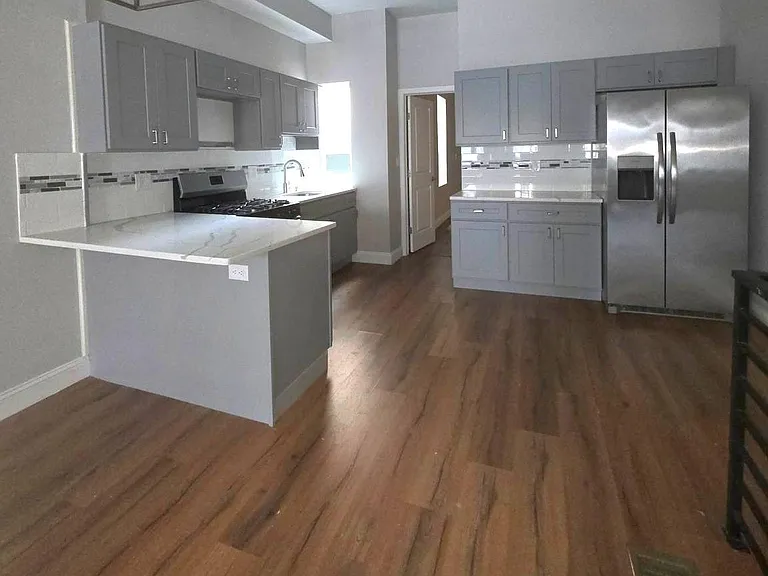 5520 Master St — Photo 3
