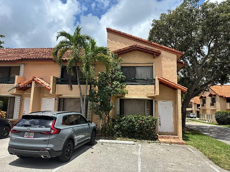 7796 SW 102nd Ln #7796 — Photo 1