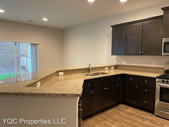 4th image of 1717 NE Pioneer Ln