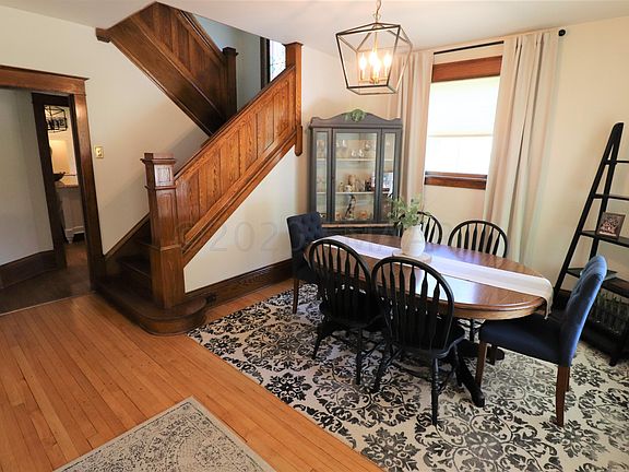 4th image of 1118 Summit Ave