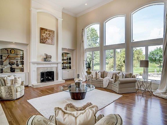 3rd image of 6842 Ross Ln